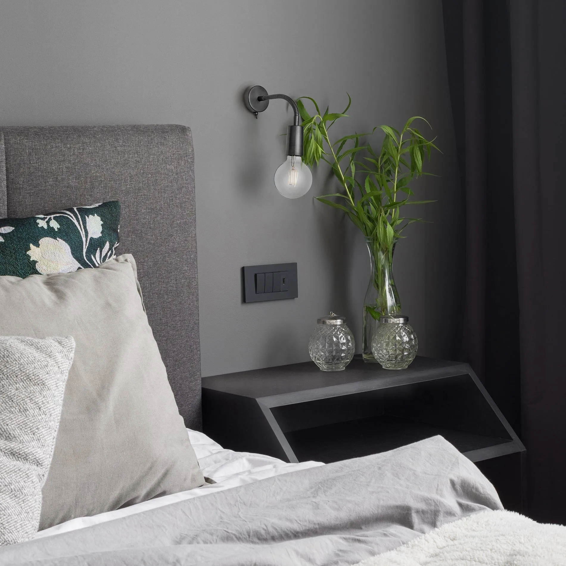 Sleek Edison Adjustable Wall Light - Pewter